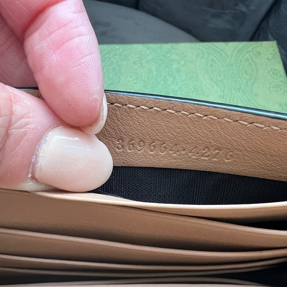 Sold. Gucci Icon Camelia wallet on chain - Picture 13 of 16